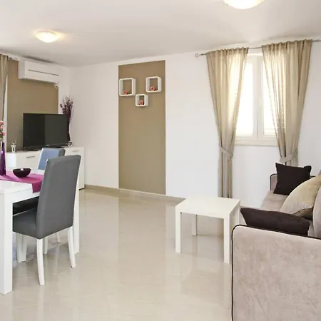 Konukevi Gorica 2 4*