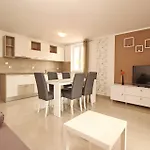 Gorica 2 4* バスカ