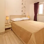 Gorica 2 ゲストハウス 4*