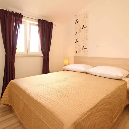 Πανσιόν Gorica 2 4*