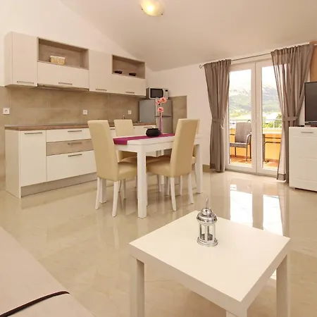 Πανσιόν Gorica 2 4*