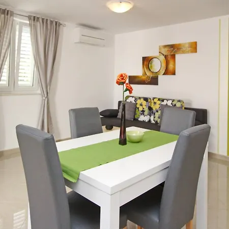 Πανσιόν Gorica 2 4*