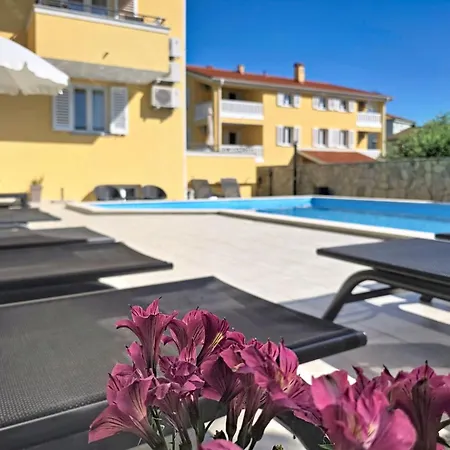 Πανσιόν Gorica 2 4*